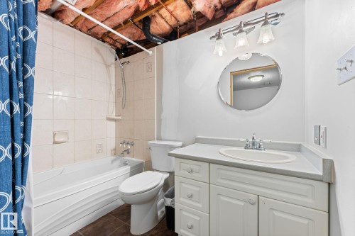 3422 138A Avenue Nw, Edmonton, AB - Indoor Photo Showing Bathroom
