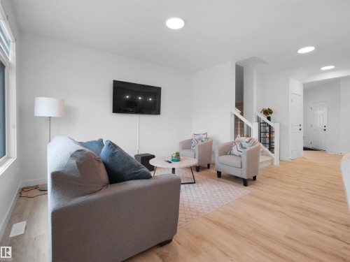 16252 19 Avenue, Edmonton, AB - Indoor Photo Showing Living Room