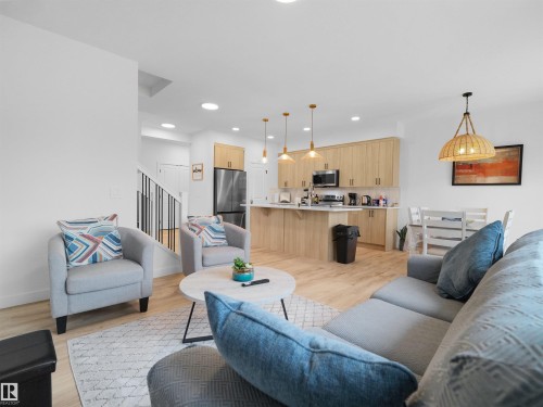 16252 19 Avenue, Edmonton, AB - Indoor Photo Showing Living Room
