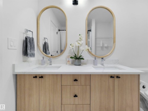 16252 19 Avenue, Edmonton, AB - Indoor Photo Showing Bathroom