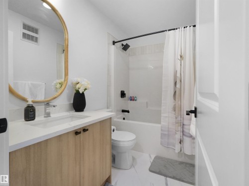 16252 19 Avenue, Edmonton, AB - Indoor Photo Showing Bathroom