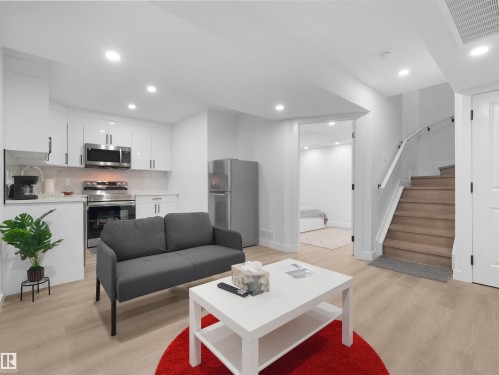 16252 19 Avenue, Edmonton, AB - Indoor Photo Showing Living Room