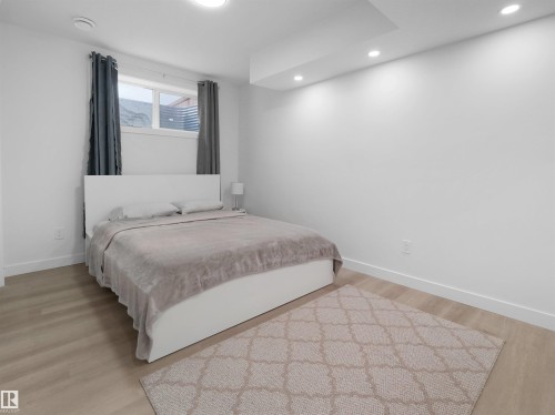 16252 19 Avenue, Edmonton, AB - Indoor Photo Showing Bedroom