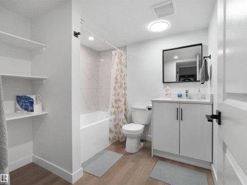 16252 19 Avenue, Edmonton, AB - Indoor Photo Showing Bathroom