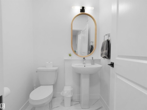 16252 19 Avenue, Edmonton, AB - Indoor Photo Showing Bathroom