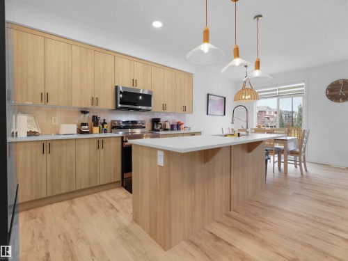 16252 19 Avenue, Edmonton, AB - Indoor Photo Showing Kitchen