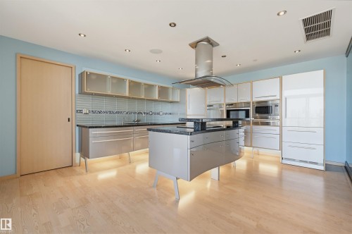 901 10035 Saskatchewan Drive, Edmonton, AB - Indoor Photo Showing Kitchen
