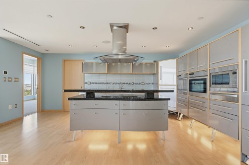 901 10035 Saskatchewan Drive, Edmonton, AB - Indoor Photo Showing Kitchen