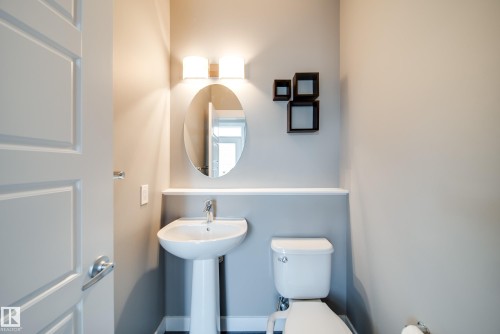 3112 Paisley Road, Edmonton, AB - Indoor Photo Showing Bathroom