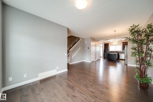 3112 Paisley Road, Edmonton, AB - Indoor Photo Showing Living Room