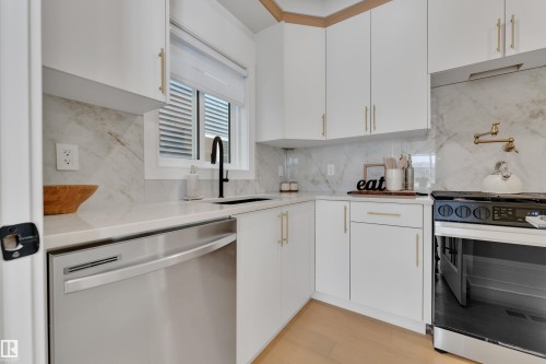 8922 Mayday Way, Edmonton, AB - Indoor Photo Showing Dining Room