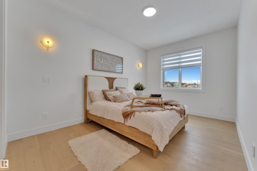 8922 Mayday Way, Edmonton, AB - Indoor Photo Showing Bathroom