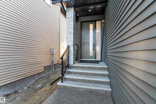 8922 Mayday Way, Edmonton, AB - Indoor Photo Showing Other Room