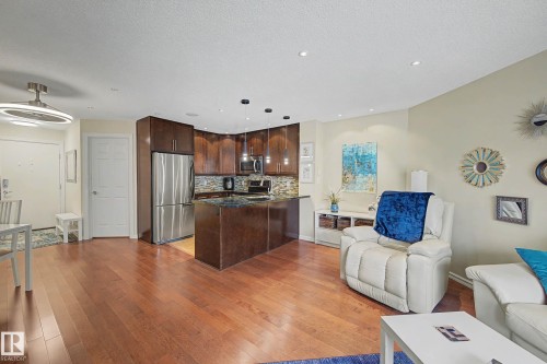 210 2204 44 Avenue, Edmonton, AB - Indoor