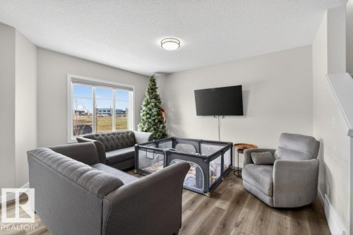 5052 Chappelle Road, Edmonton, AB - Indoor Photo Showing Living Room