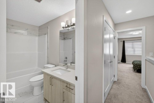 5052 Chappelle Road, Edmonton, AB - Indoor Photo Showing Bathroom