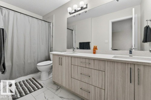 5052 Chappelle Road, Edmonton, AB - Indoor Photo Showing Bathroom