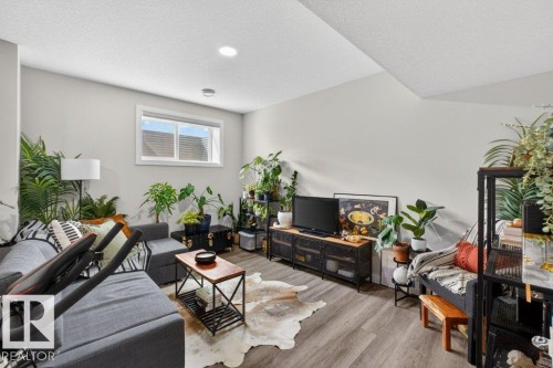 5052 Chappelle Road, Edmonton, AB - Indoor Photo Showing Living Room