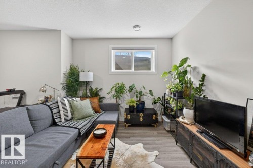 5052 Chappelle Road, Edmonton, AB - Indoor Photo Showing Living Room