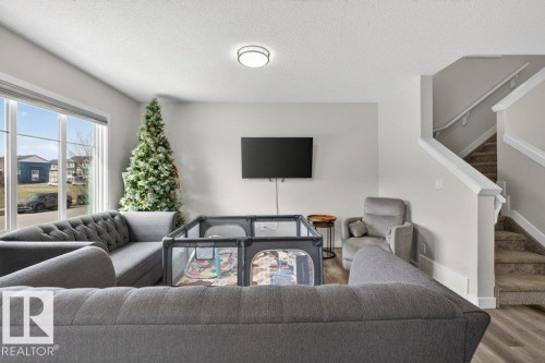 5052 Chappelle Road, Edmonton, AB - Indoor Photo Showing Living Room