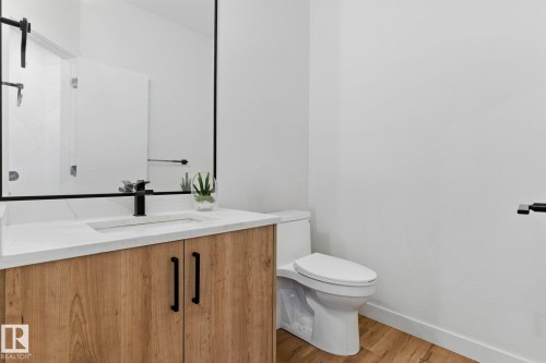 1048 Goldfinch Way, Edmonton, AB - Indoor Photo Showing Bathroom