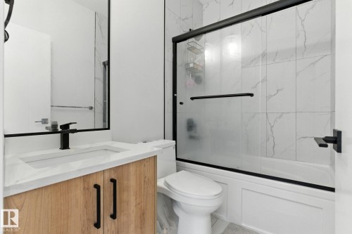 1048 Goldfinch Way, Edmonton, AB - Indoor Photo Showing Bathroom
