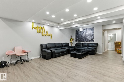 1048 Goldfinch Way, Edmonton, AB - Indoor