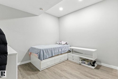 1048 Goldfinch Way, Edmonton, AB - Indoor Photo Showing Bedroom