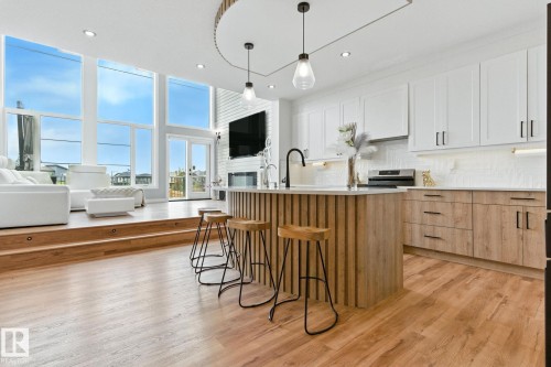 1048 Goldfinch Way, Edmonton, AB - Indoor Photo Showing Kitchen