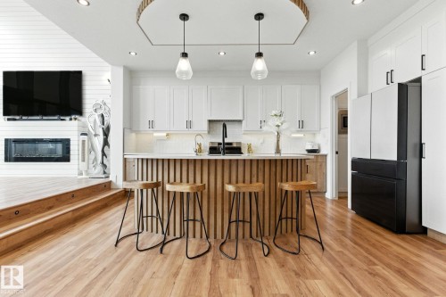1048 Goldfinch Way, Edmonton, AB - Indoor Photo Showing Kitchen