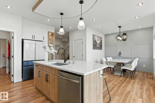 1048 Goldfinch Way, Edmonton, AB - Indoor Photo Showing Kitchen With Upgraded Kitchen