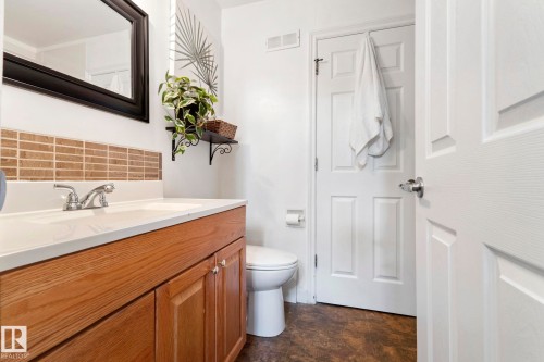 12210 92 Street, Edmonton, AB - Indoor Photo Showing Bathroom
