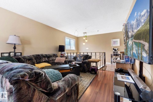 12210 92 Street, Edmonton, AB - Indoor Photo Showing Living Room