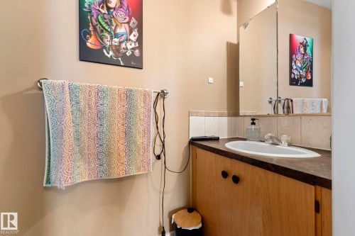 12210 92 Street, Edmonton, AB - Indoor Photo Showing Bathroom