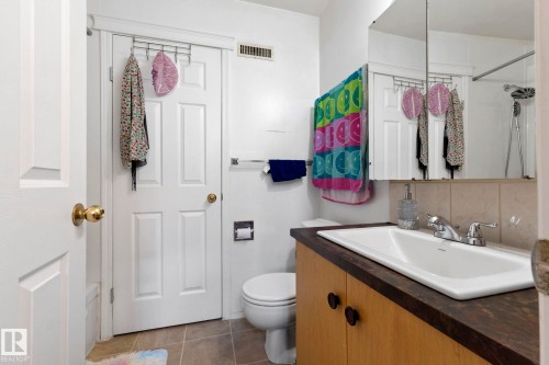 12210 92 Street, Edmonton, AB - Indoor Photo Showing Bathroom