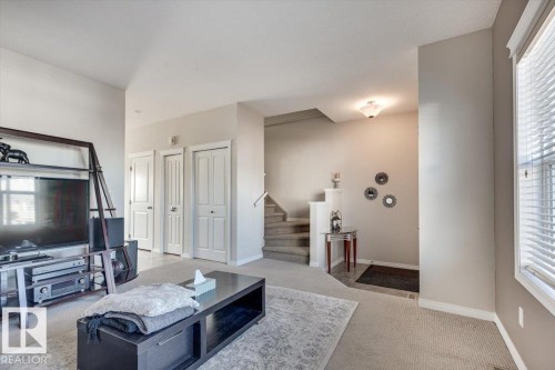 111 50 Lucky Place, Sylvan Lake, AB - Indoor Photo Showing Living Room