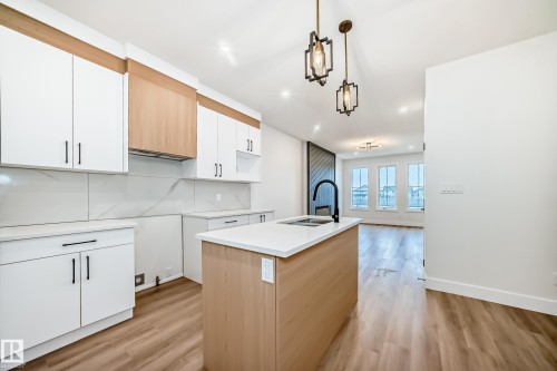 100 Elliott Wynd, Fort Saskatchewan, AB - Indoor Photo Showing Kitchen