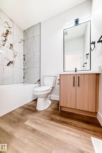 100 Elliott Wynd, Fort Saskatchewan, AB - Indoor Photo Showing Bathroom