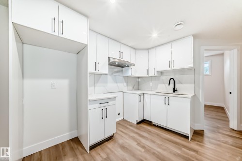 100 Elliott Wynd, Fort Saskatchewan, AB - Indoor Photo Showing Kitchen