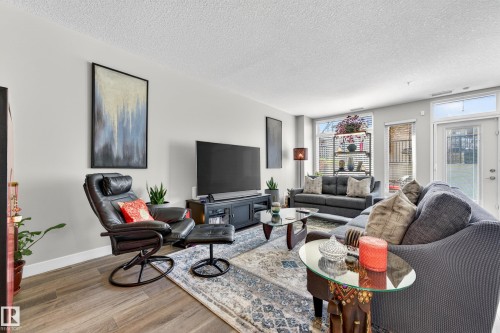 109 5151 Windermere Boulevard, Edmonton, AB - Indoor Photo Showing Living Room