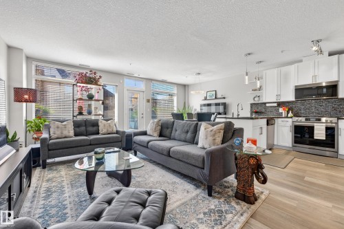 109 5151 Windermere Boulevard, Edmonton, AB - Indoor Photo Showing Living Room