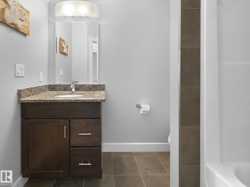 #13 11518 76 Av Nw, Edmonton, AB - Indoor Photo Showing Bathroom