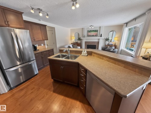 15 Spring Link, Spruce Grove, AB - Indoor Photo Showing Kitchen With Double Sink