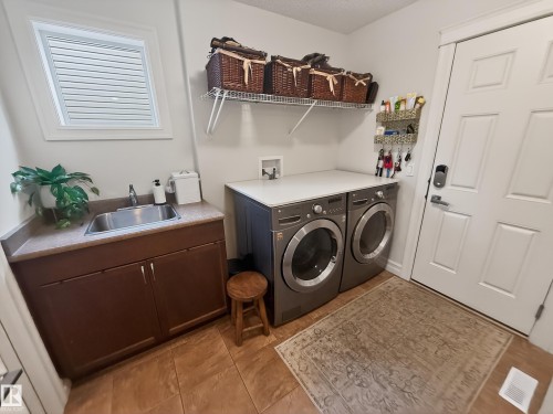 15 Spring Link, Spruce Grove, AB - Indoor Photo Showing Laundry Room