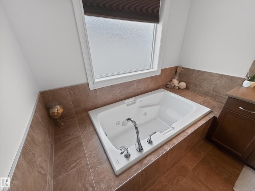 15 Spring Link, Spruce Grove, AB - Indoor Photo Showing Bathroom