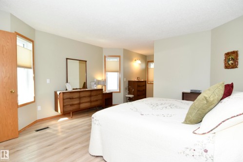 103 Lakeside Place, Leduc, AB - Indoor Photo Showing Bedroom