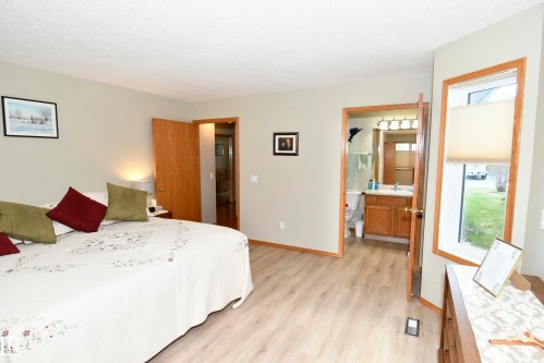 103 Lakeside Place, Leduc, AB - Indoor Photo Showing Bedroom