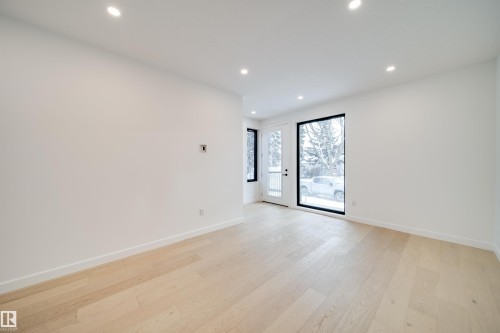 7538 80 Avenue, Edmonton, AB - Indoor Photo Showing Other Room