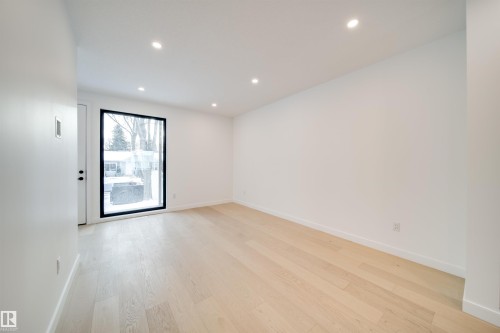 7538 80 Avenue, Edmonton, AB - Indoor Photo Showing Other Room