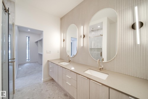 7538 80 Avenue, Edmonton, AB - Indoor Photo Showing Bathroom